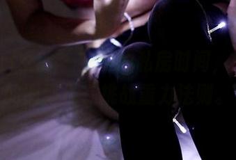3Agirl女郎 - 安雪的私房时间，图片里的圆臀正在挑战重力法则。