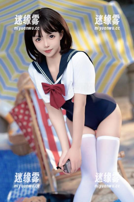 Bangni邦尼女王的原图真的是太让人想多想象了，图包里的每一帧都好像在讲述某种暗潮汹涌。