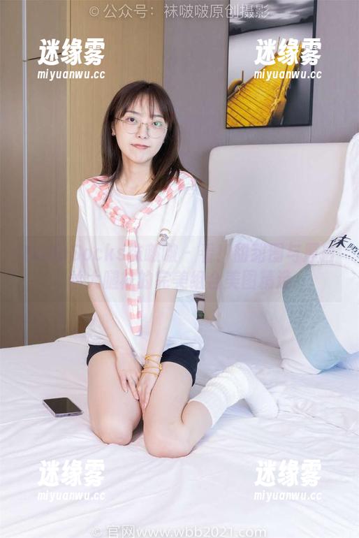 BoBoSocks袜啵啵 - 看！甜甜圈与厚白丝大腿袜的完美组合美图精选