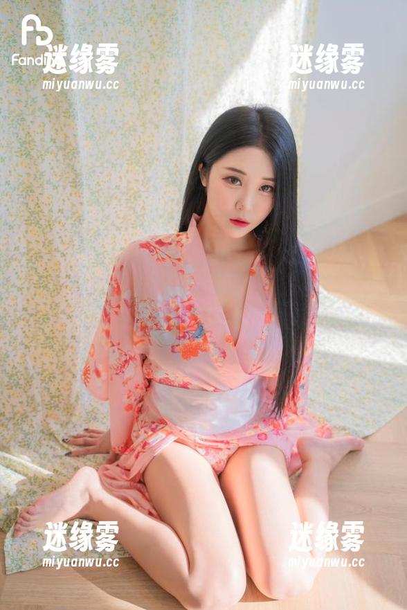 Bomi(普美)的灰色吊带，谁说要多彩才能引人入胜？这套图我可是认真看过。