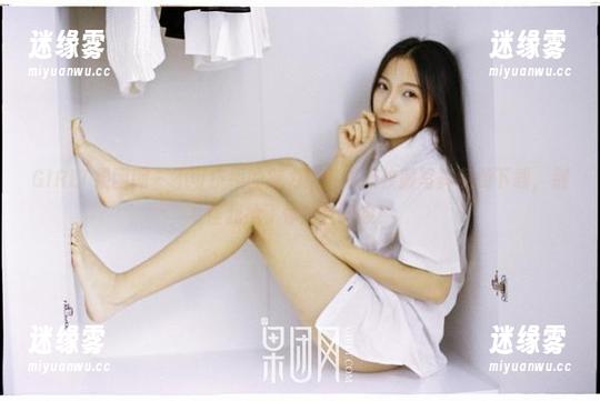 GIRLT果团网 - 不可抗拒的魅力！莫雅淇校服写真免费下载，别怪我抢了你的目光哦！