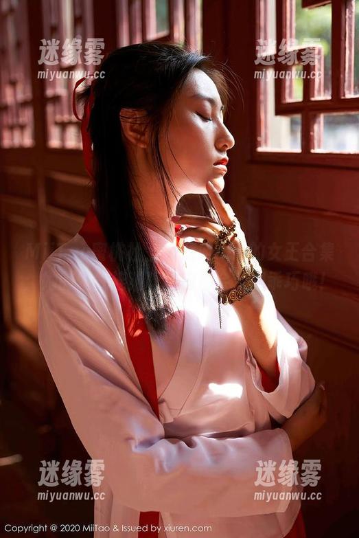 MiiTao蜜桃社 - 蜜蕊Mary的女王合集：她的霸气连猫咪狗狗都会变得乖巧哦！
