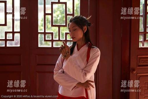 MiiTao蜜桃社 - 这组露西Lucy的制服作品在图库中，这气氛，也太轻松随意了吧？