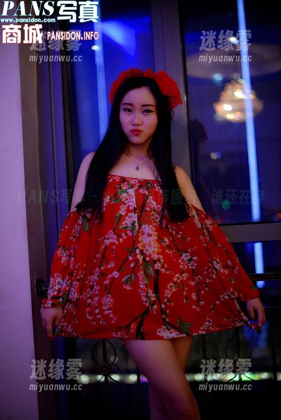 PANS写真 - 小青的吊带图包，谁还在穿衬衫呀？