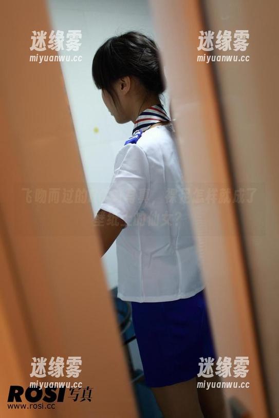 飞吻而过的ROSI写真，裸足怎样就成了壁纸上的仙女？