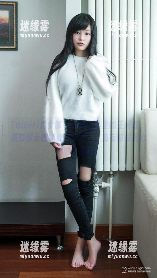 TuiGirl推女郎 - 写真作品里的王馨瑶，美脚展示得如此“高冷”，我有时候担心她会飞起来。