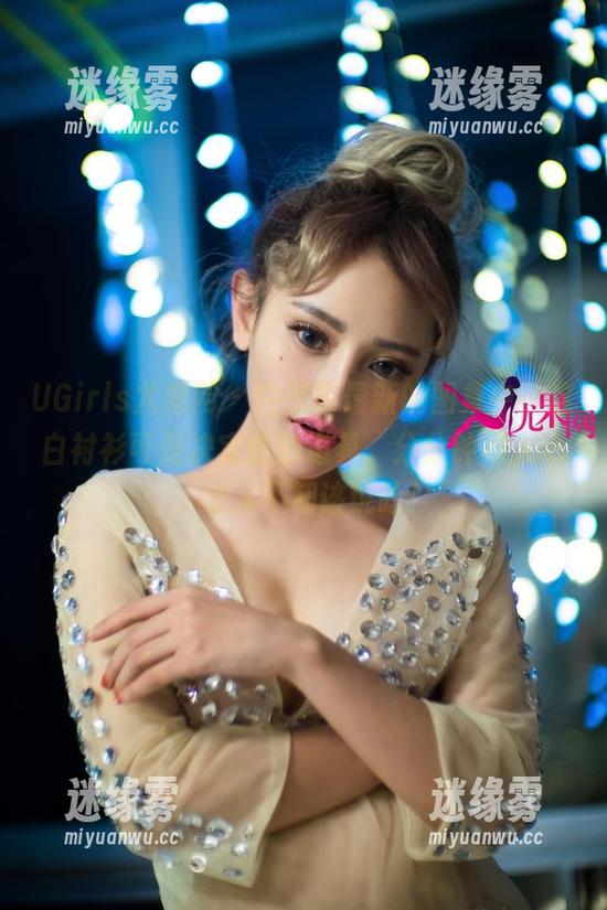 UGirls尤果网 - 白熙萌最新的图集中，这白衬衫可是决定性的道具，分分钟撩人心，让人不知该说啥！