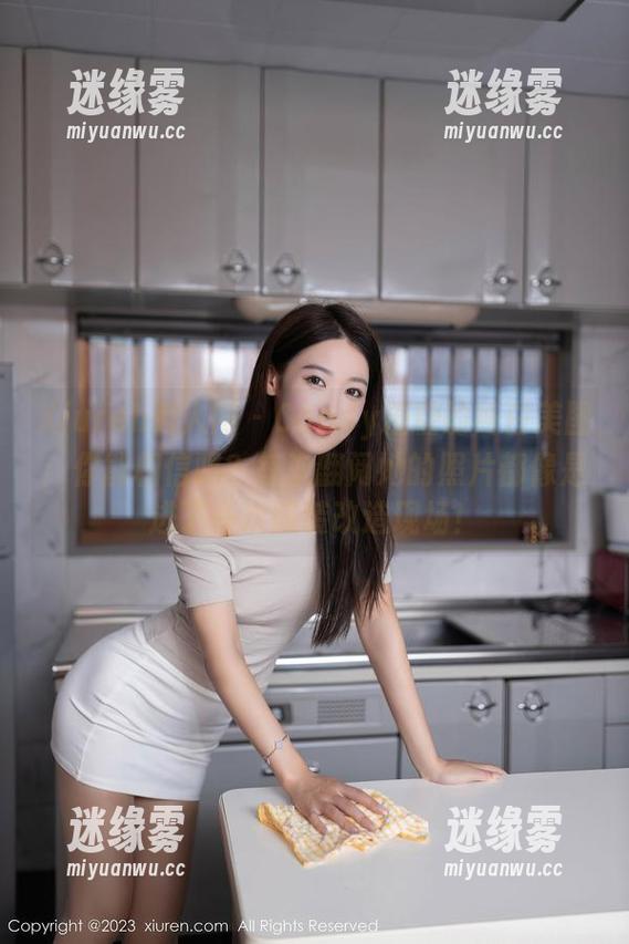 Xiuren秀人网-Candy糖糖 Xiuren秀人网 - Candy糖糖的纯白美图:你能相信吗?每次翻阅她的照片都像是进了一次服装改造现场!
