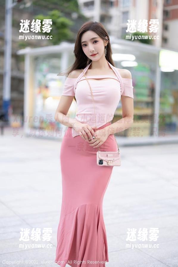 Xiuren秀人网 - 小逗逗的连体衣美图分享，教你如何优雅地摆脱传统服装：只需一条连体！