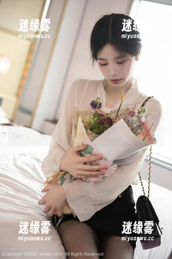Xiuren秀人网 - 顺着这条私拍往下看，轻轻松松被糯美子的礼服俘获了心！