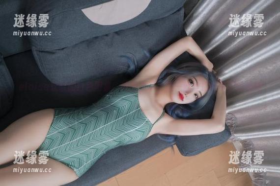 eloise软软的白色图集，纯粹之下，是一丝丝捉摸不定的情绪。