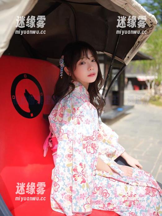私拍图集里的wuyo(우요)女王，透过屏幕散发气场