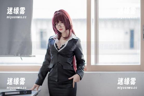 yoko夏宅的礼服作品，图片里漾着不经意的优雅