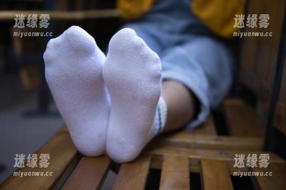 南国足艺 - 谁说白袜不能玩出花样？小雪的更新套图给你不同的视角！