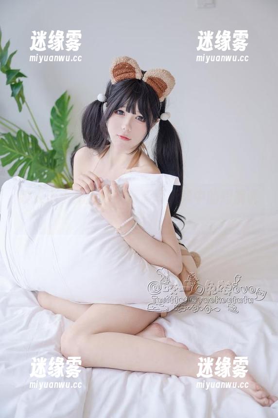 咬人小小兔出炉！高清写真集中的短裤诱惑