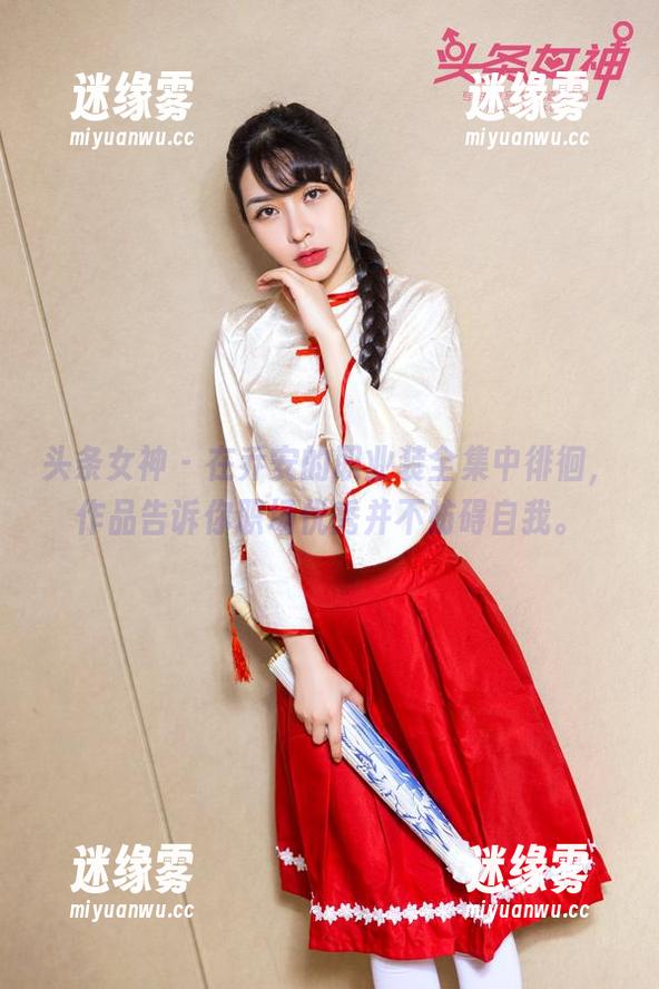 头条女神-乔安 头条女神 - 在乔安的职业装全集中徘徊,作品告诉你职场优秀并不妨碍自我。