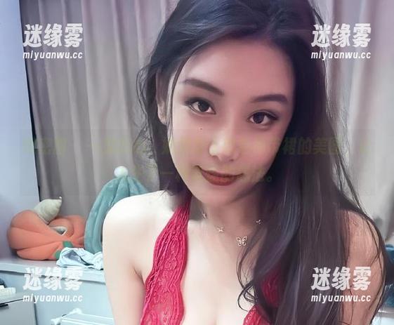微密圈 - 一见倾心，奶雯穿上银色吊带裙的美图，让人生了一种奇怪的想法。