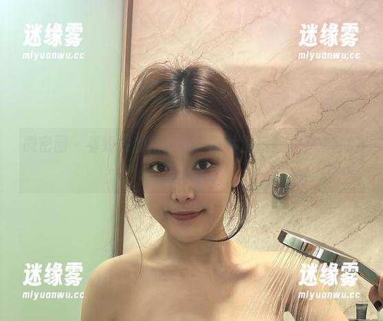 微密圈 - 看奶雯的新更新，图片里藏着多少未言的秘密啊？