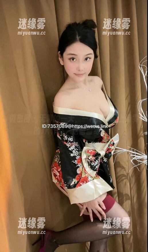 微密圈 - 无聊的一天，一杯奶茶配上奶雯的JK作品，这画面绝了！