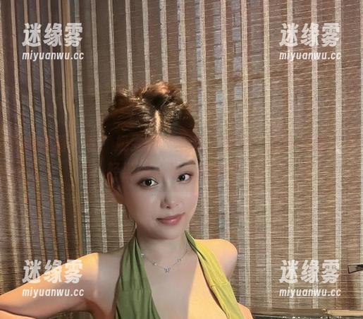 微密圈 - 看！奶雯的“全套”服饰：这种衣服，轻盈得让我想拍拍手。
