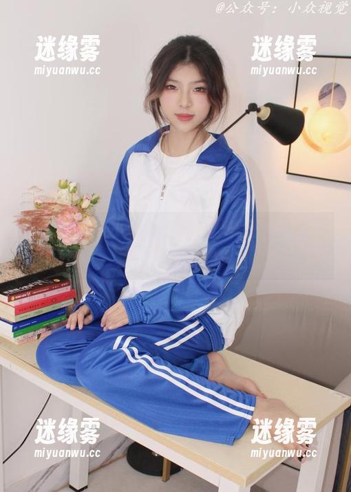 小众视觉-小薯条 小众视觉 - 小薯条最新白丝美图,光滑膝盖值得转发吗?