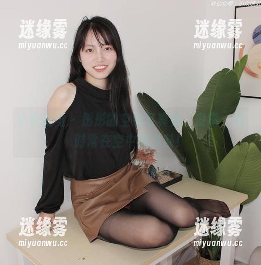 小众视觉-彤彤 小众视觉 - 彤彤的空姐写真集,没错,她时常在空中聊八卦!