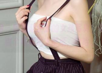 尤果网 - 晒出赵伊彤的女孩写真，恨不得整个墙都贴上壁纸，哈哈。