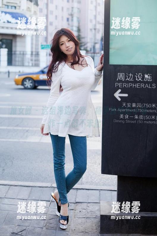 推女郎 - 这组海边写真，杨伊独特的小动作一点都不笨拙！