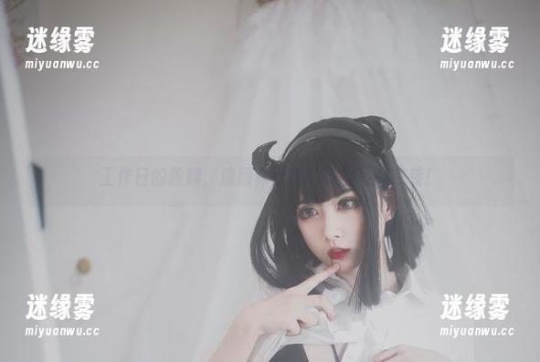 工作日的救赎，清颜真德秀的美腿写真来袭！