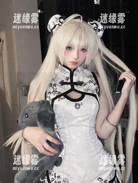 特软儿Sona 特软儿Sona的短裤,刚刚好,让人想多看几眼的既视感,图包里有不同角度的“主角”。