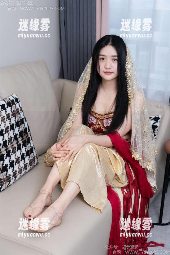 甜予摄影 - 一双马丁靴，璇璇的写真全集里都是“脚尖”的游戏。
