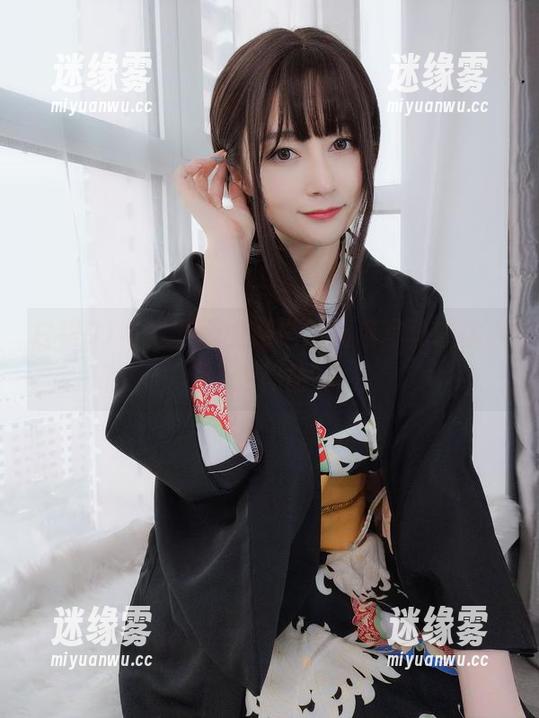 白银81与透明服的邂逅，精选写真让你心驰神往