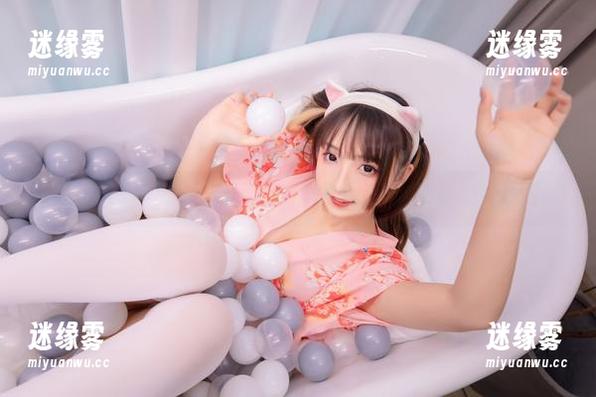 看神乐坂真冬的Reimu猫娘，套图免费，谁不想多看几眼？