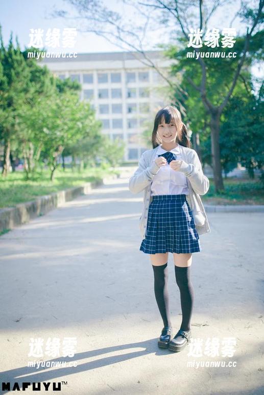 神楽坂真冬的青翠如梦套图，既然来了就不走了，谁说不能呆在梦里？