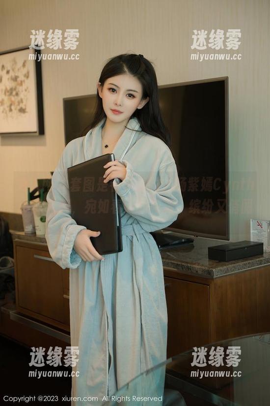 秀人网-杨紫嫣Cynthia 秀人网 - 套图是看不够的,杨紫嫣Cynthia的礼服,宛如春天的花海,缤纷又俏丽。