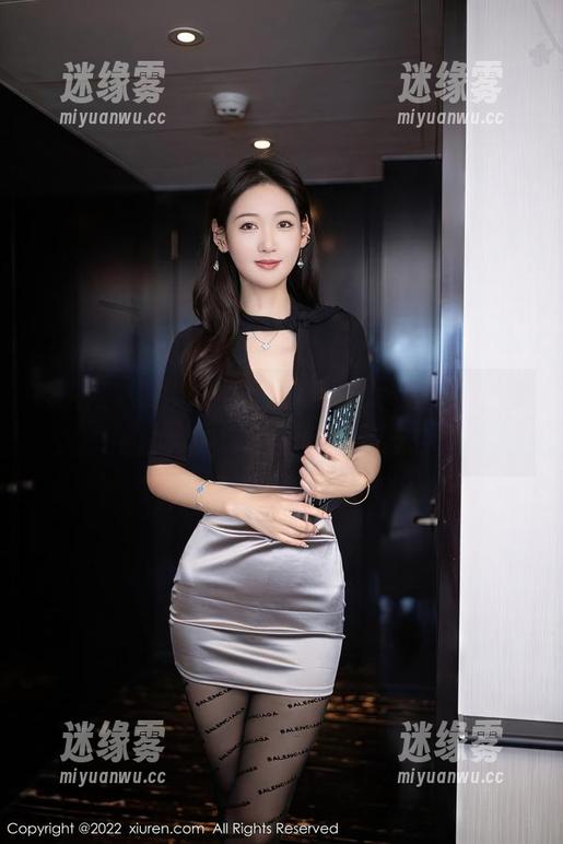 秀人网 - 透明在线：盼盼龙女sunny，我的脑海中突然飘过几朵云！
