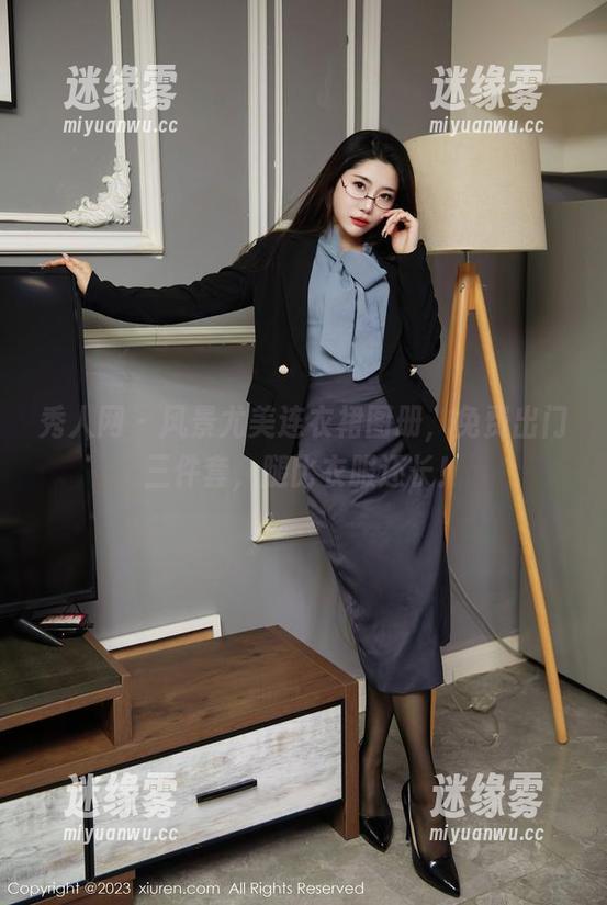 秀人网 - 风景尤美连衣裙图册，免费出门三件套，腿比衣服还长！