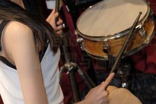 紧急企划 - 从奶昔的视角看学妹：拍摄中的不羁与温暖