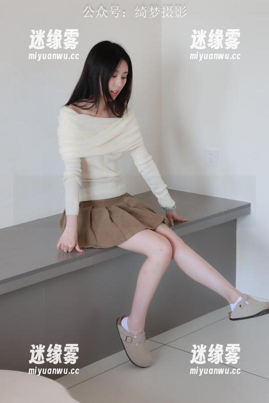 绮梦摄影 - 子涵JK全集占据了我太多时间，下载一通就让我不想上班！