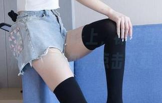 袜啵啵 - 她走过的路上，袜子自动投降–稚予的图包，点击下载