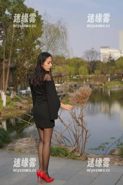 微密圈 - 高跟鞋作品：辣妈女神挑战重心，敢问我该怎么走路？