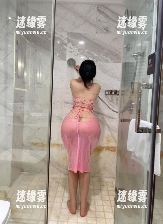 微密圈 - 私拍作品：“迷人的五姨太”+渐变丝袜=有点意思吧？