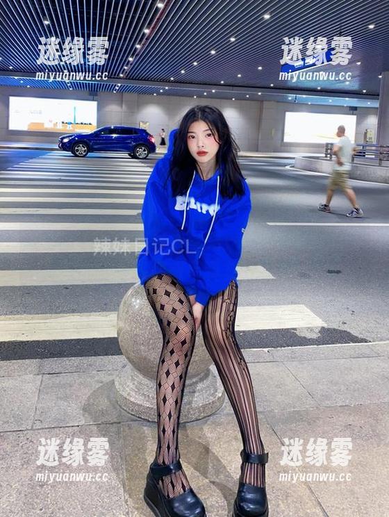 陈佩奇 微密圈 - 有了这条蕾丝裙,后妈也能走秀——陈佩奇写真集分享