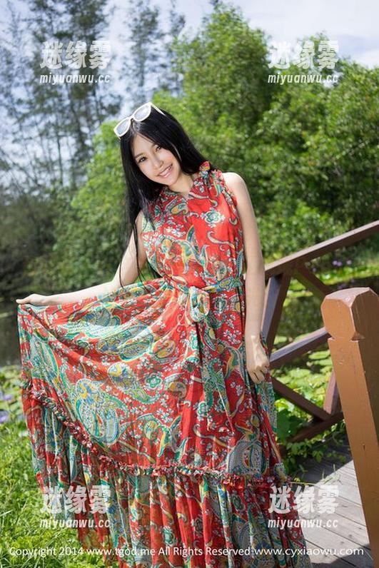 青豆客-汪佩妮Penny 青豆客 - 在这美脚合集里,汪佩妮Penny让每一寸都闪闪发光。