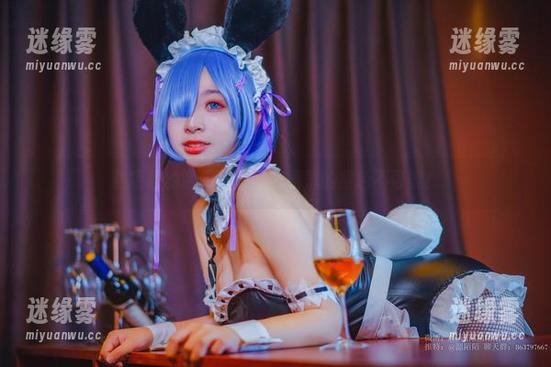 韶陌陌 韶陌陌的制服狂想:美图里的撞色不可能!