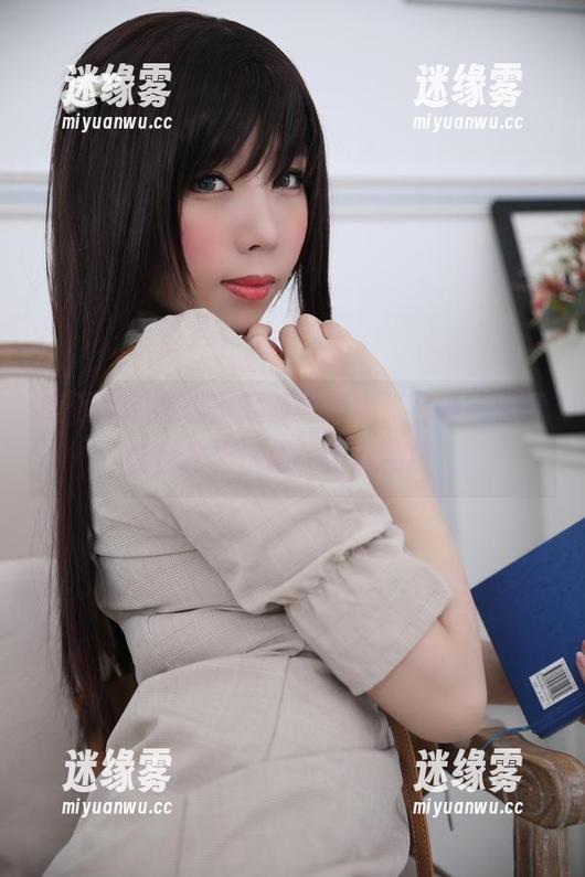 鹿野希 鹿野希的图包里藏着死库水,有种“我可能会爱上这水”的迷糊感。