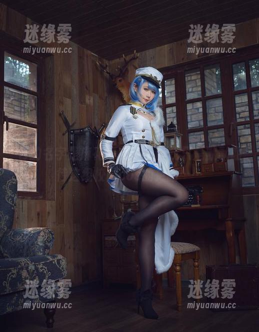 麻花麻花酱 它的名字是麻花麻花酱,而我只是默默期待这组校园cos的更新……